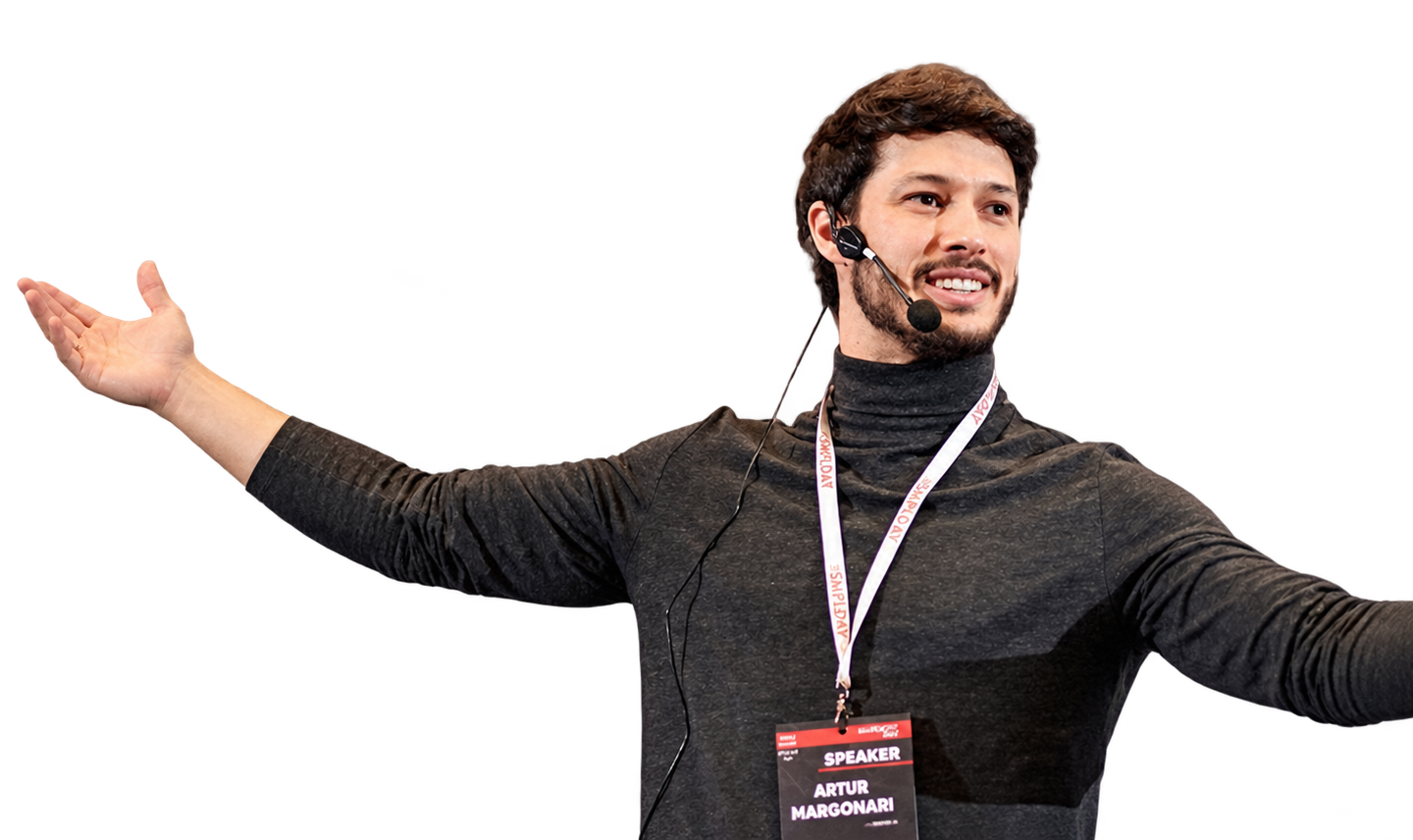 Artur Margonari speaking on stage