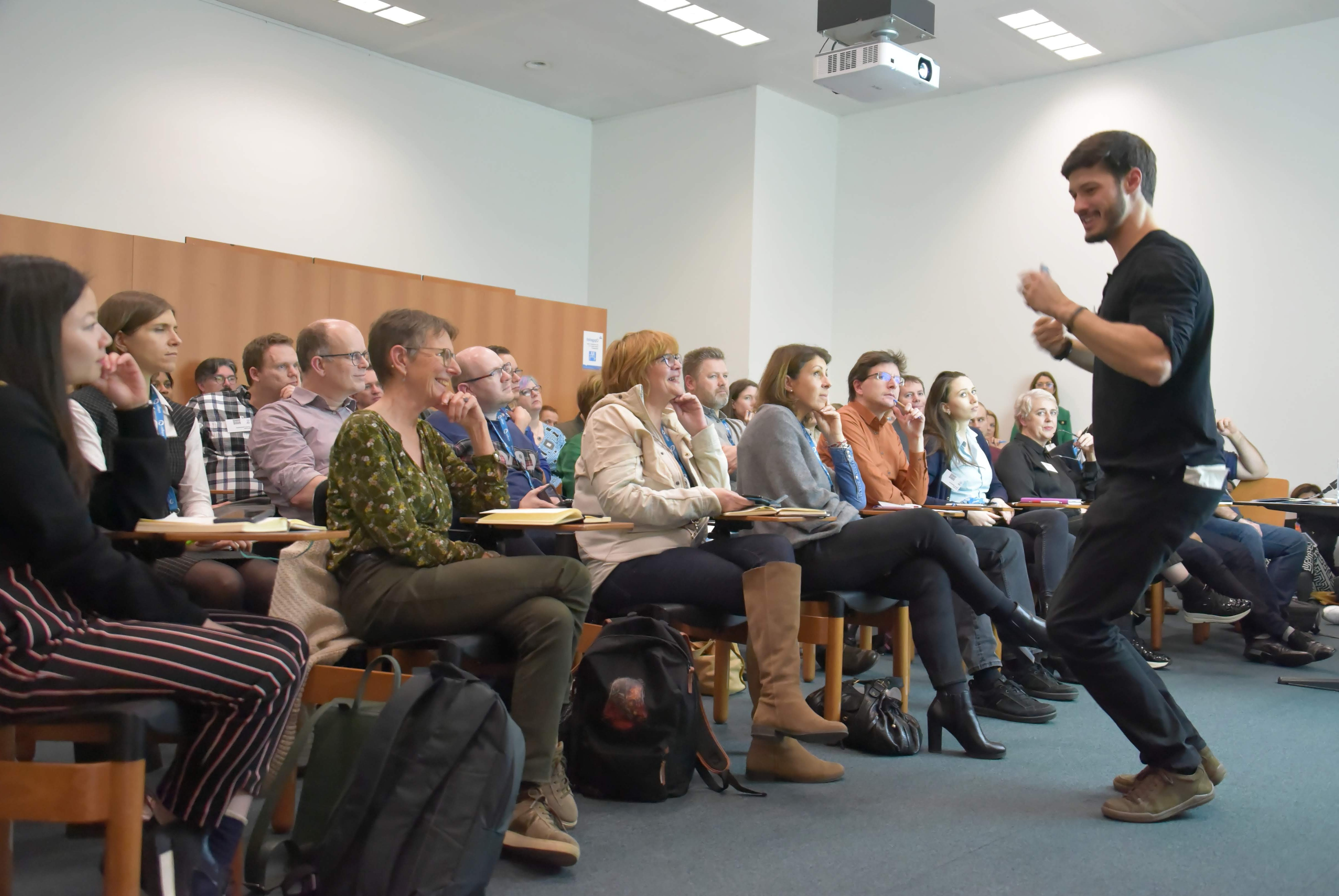 Artur Margonari speaking to an engaged audience